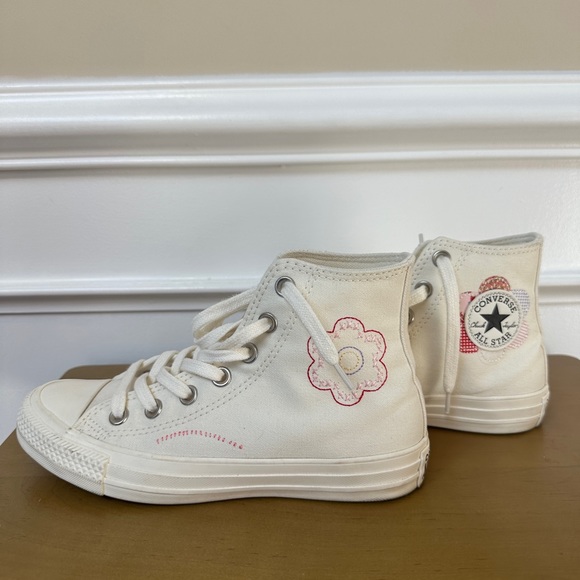 Flower Limited Edition Converse - Picture 6 of 7